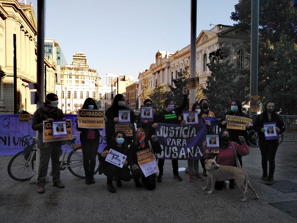 eldesconcierto's tweet photo. Justicia para Susana Sanhueza: Agrupaciones protestan frente a la Corte Suprema y acusan impunidad en crimen de lesboodio 
➡️https://t.co/wwcLVRLSDI https://t.co/w2vZZ0K7Wp