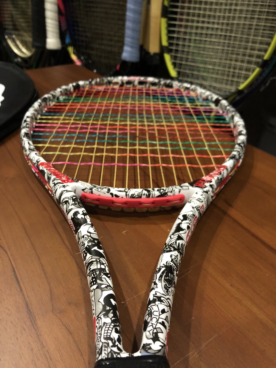 All_That_Racket's tweet photo. One of my prettiest racquets… @Prince_Tennis & Hydrogen collaboration Prince Hydrogen O3 Tattoo 100 (310g)… #allthatracket #princetennis #princetennisracket #princehydrogen #princetattoo #hydrogen #hydrogentennis #hydrogentennisteam #hydrogentattoo https://t.co/yqGz4AU9FD