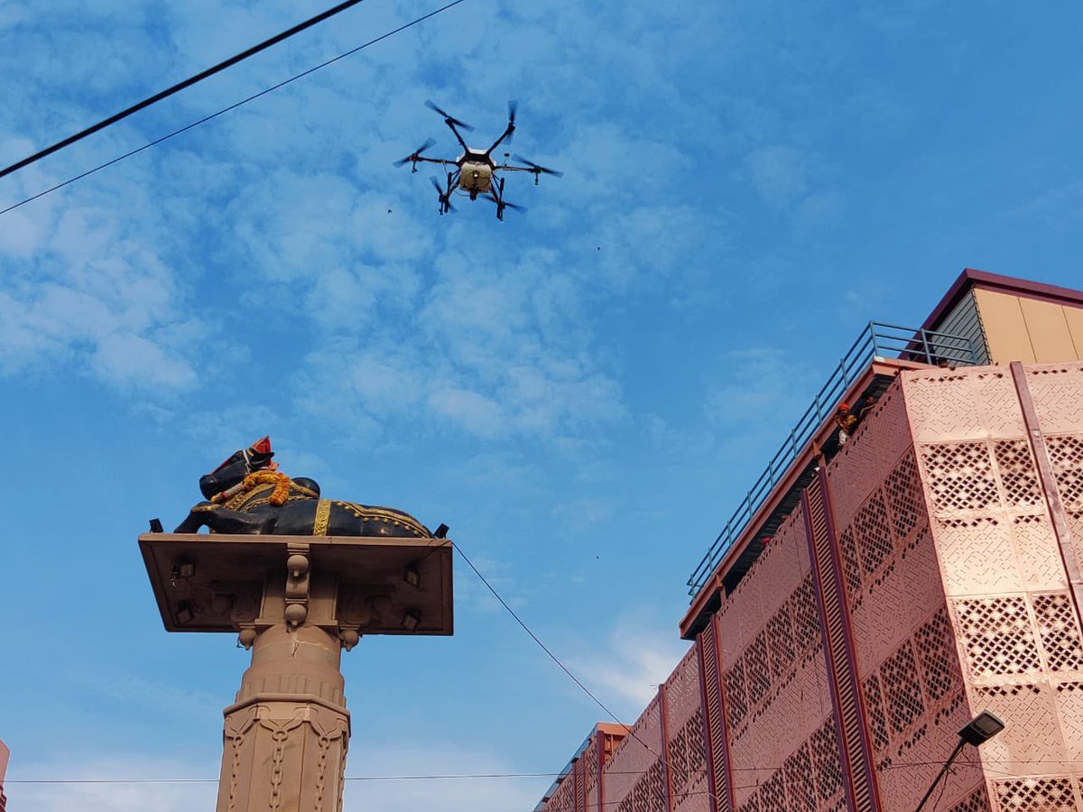 AgnishwarJ's tweet photo. Our Drones to keep vigil on Ganga pollution, containment zones - https://t.co/q1CSq1SiIE

Chief Minister @YogiAdityanath alaunched four drones in Varanasi on Tuesday morning

@narendramodi @DrTedros @kiranshaw @DrEricDing @PCMohanMP @makeinindia @davidnabarro @VincentCoyle1 https://t.co/6TEmjOATpZ