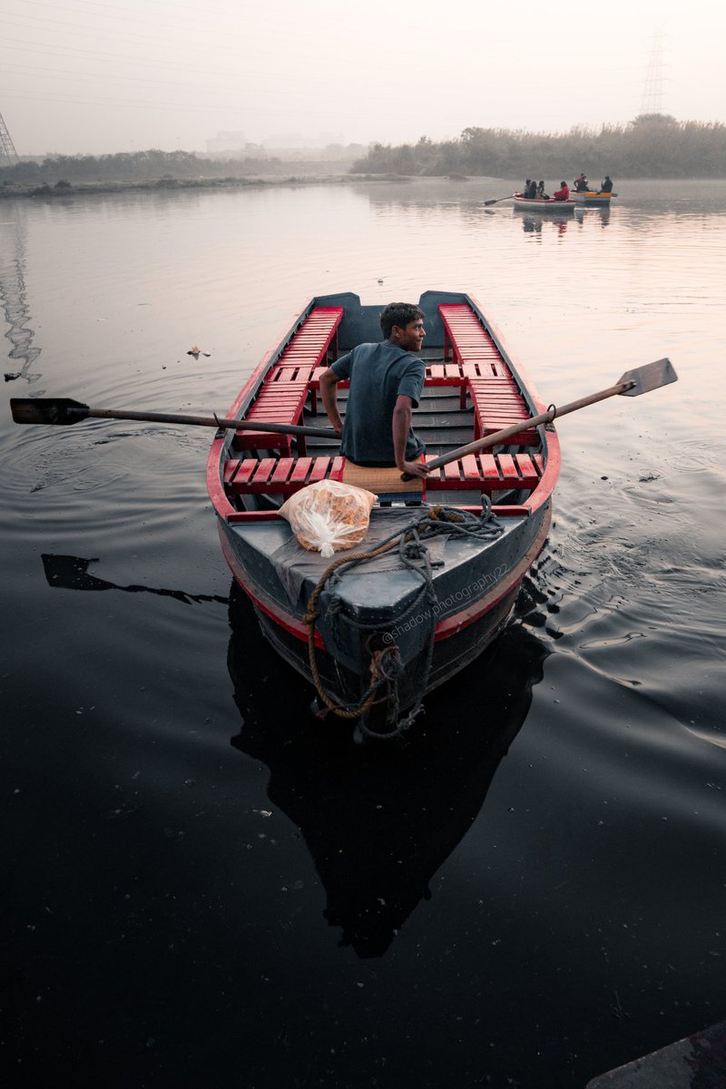 ShadowPhotogra7's tweet photo. A BOATMAN
#streetphoto #streetart
#streetlife
#streetphotographers
#streetphotographer
#urbanandstreet
#lensculture
#everybodystreet
#ig_street
#urbanphotography
#streetlife_award
#urbanart
#streetleaks
#streetmobs
#street_photo_club
#streetshot
#streetshared
#streetmobs
#Delhi https://t.co/8jezcUC0hZ
