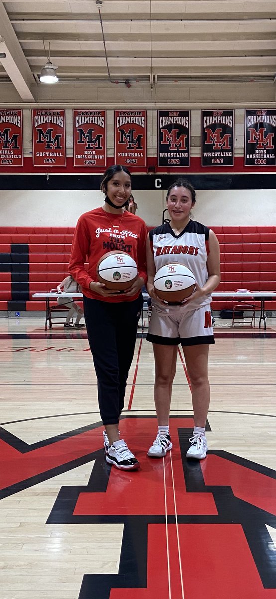 Tonight we recognize Sr Arantxa Fonseca and JR Nataly Bravo on reaching 1,000 points for their career. #TraditionNeverGraduates #Matador4life