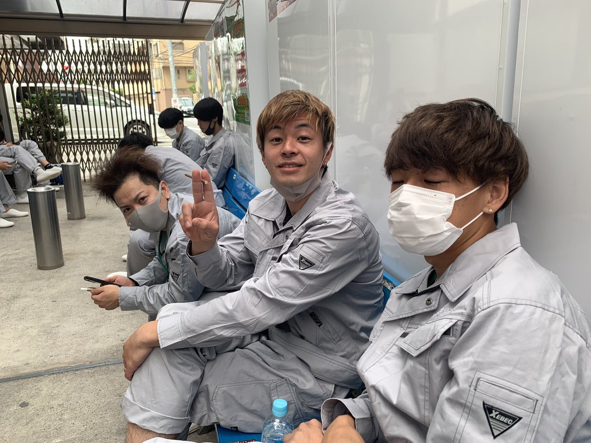 riberatateisi's tweet photo. 友達が出来ました。笑
皆さん年下です😃

まだ昼ご飯は1人です。。。 https://t.co/5XLJXi8zHk