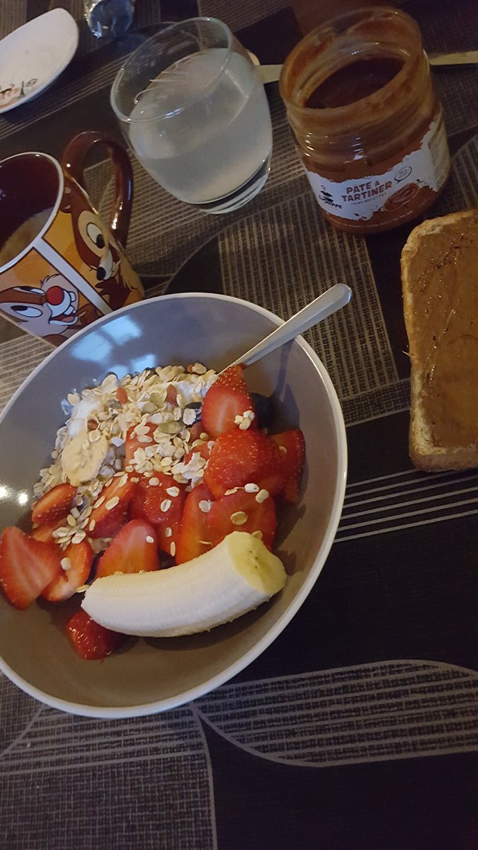 Cline018's tweet photo. Petit déjeuner toujours en bonne compagnie 😉👍 @TiboInShape #InshapeNutrition bonne journée 😁 https://t.co/mCiB37eI8r