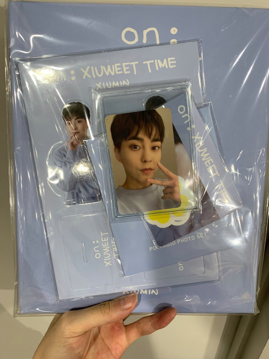 TOWER_Shibuya's tweet photo. 【Xiumin】

EXOシウミンのソロ・フォトブック
『ON : XIUWEET TIME』入荷致しました✨

80Pにシウミンの魅力がたっぷり詰まった1冊です😍

ポラロイドセットやフォトカードまで入って、まさに永久保存版！！

5Fで販売中です‼️

#Xiumin
#EXO
#タワ渋kpop https://t.co/PuX0xV8rru