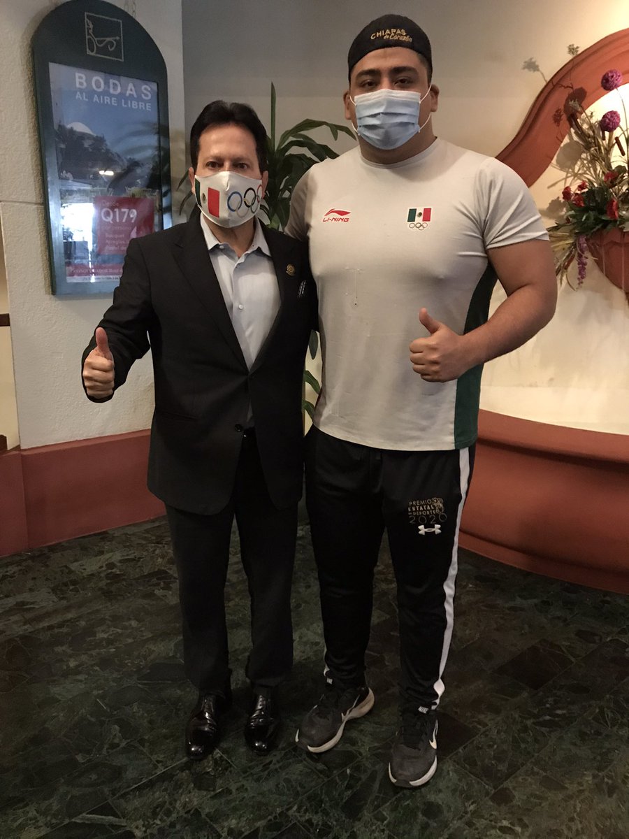 MaxBetanzoss's tweet photo. Un honor poder estar el día de hoy a lado de tan importante figura de la lucha mexicana @DanielAceves84 Ganador de la medalla de plata en lucha 🤼‍♂️ en Los Juegos Olímpicos de Los Ángeles ‘84. https://t.co/yRjhXXQwXN
