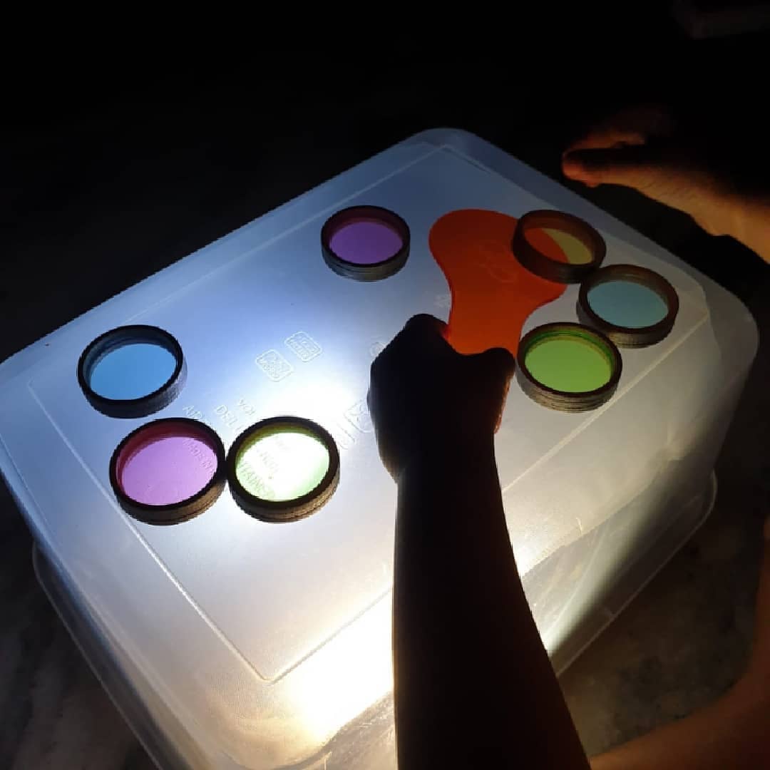 Bino Colours thrills children as they see the world in different colours. The wide variety of filters excites them when they look at the world around them differently.

Click here to buy Bino Colours: skola.toys/products/bino-…

Browse more Skola Toys: skola.toys