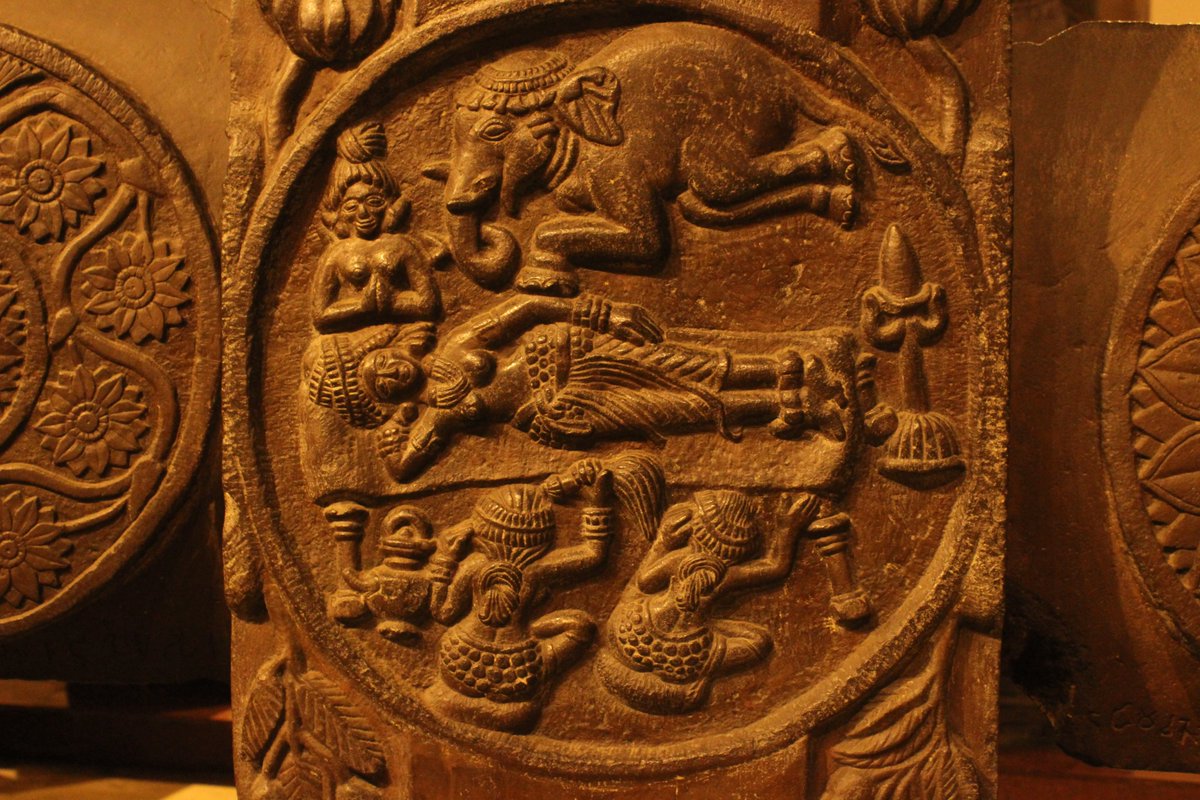 ParveenKaswan's tweet photo. The dream of Mahamaya; a white elephant with six tusks entered her right side, which was interpreted to mean that she had conceived a child who would become either a world ruler or a buddha. From Barhut, circa 2nd-1st century BC. #BudhaPurnima https://t.co/usxiV0B1SM