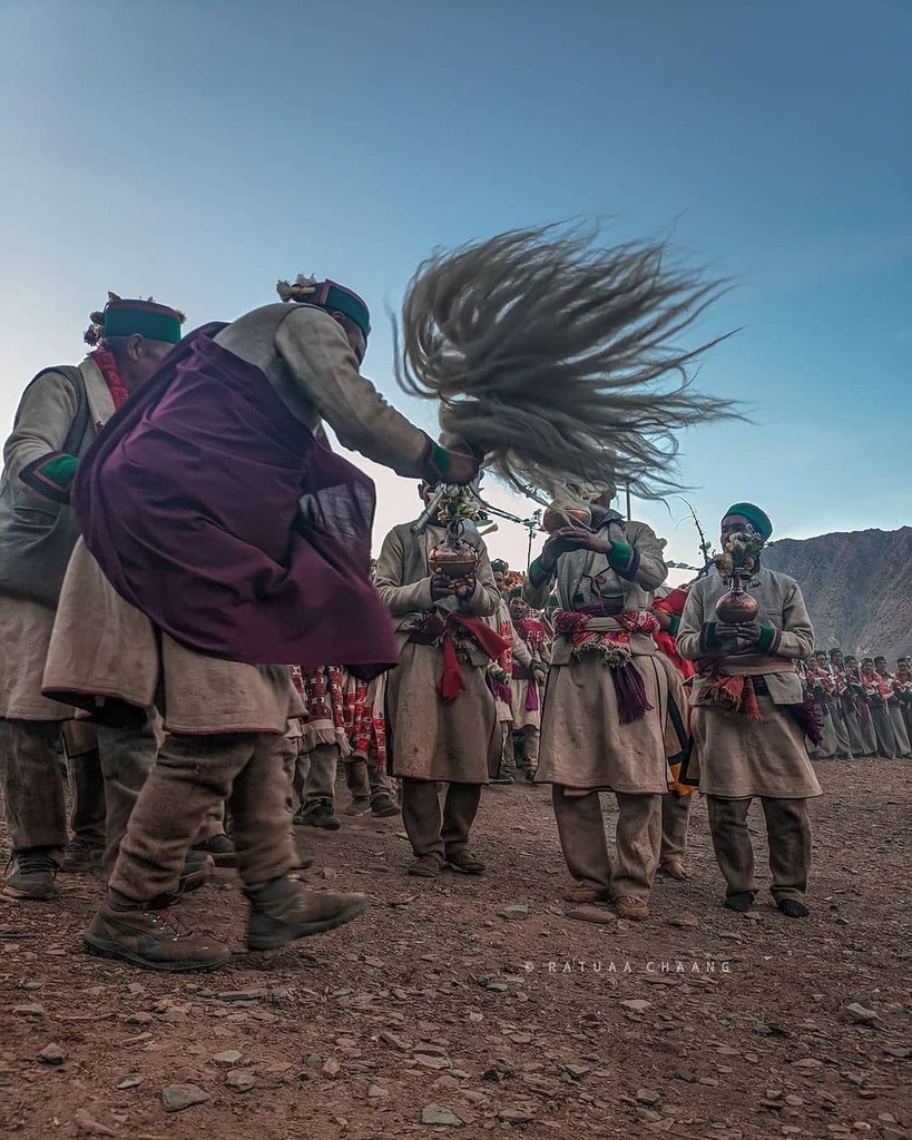 kinnaurr's tweet photo. Dance as the narration of a magical story; that recites on lips, illuminates imaginations and embraces the most sacred depths of souls. - Shah Asad Rizvi

Our old traditional dance is  exactly that! शाबाशे - शाबाशे 
.
.
.
.
.
.
Credit @ratuaa_chaang
Writ… https://t.co/LacsERMlHe https://t.co/RpAjjTUITR