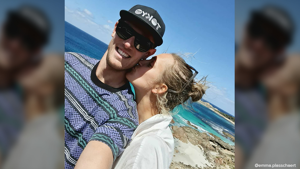 sporza's tweet photo. Topzeilster @EmmaPlasschaert kijkt positief terug op de coronabreak: "Ik ben in Australië ten huwelijk gevraagd." 💍

#zeilen
#Tokio2020
#Vuurdoop 🔥

https://t.co/mK1XdlVFFH https://t.co/NUhVEI1ikl