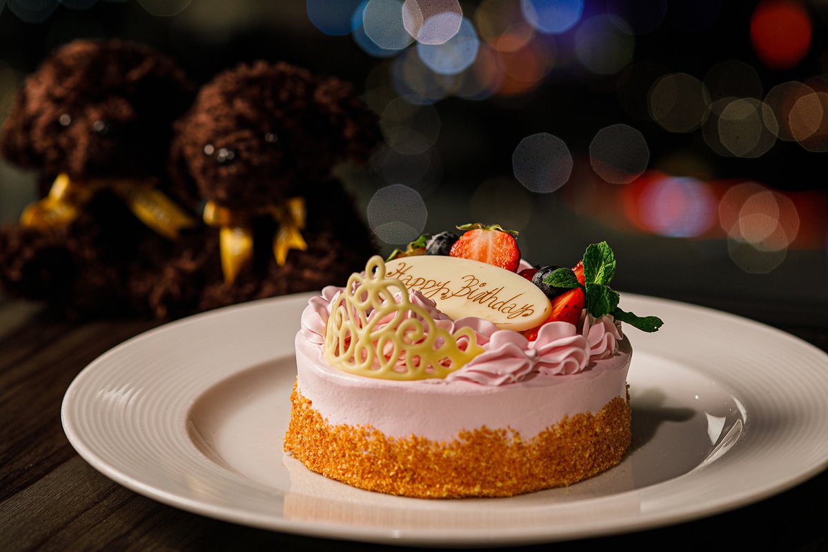 The Park Front Hotel At Universal Studios Japan 公式 記念日ケーキ新作のご紹介 記念日ステイのお客様へ素敵なお知らせ 何と 新作が2品加わります プリンセス ティアラ ガトーショコラ 近日販売開始予定です 素敵な記念日 をご計画