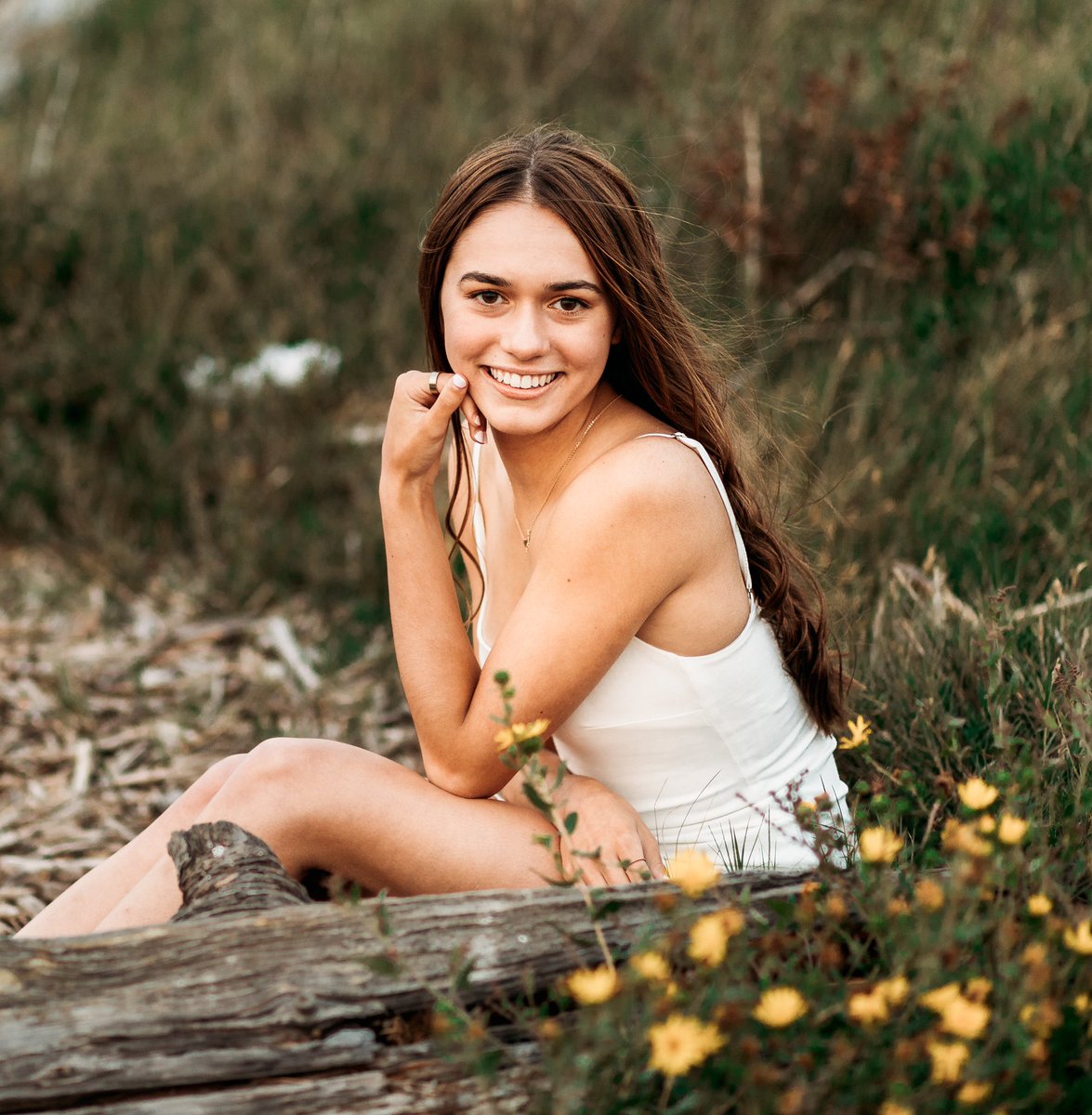 cpgirlsvball's tweet photo. SENOR SPOTLIGHT!
#5, Isabella Silva
Opposite Hitter.
I have been playing volleyball for 10 years.
My favorite memory is when a girl on the opposing team looked at the falcon on the gym floor and said “what a cute owl”.
I will be attending the University of Oregon in the fall 2021 https://t.co/EVq8uMZqHz