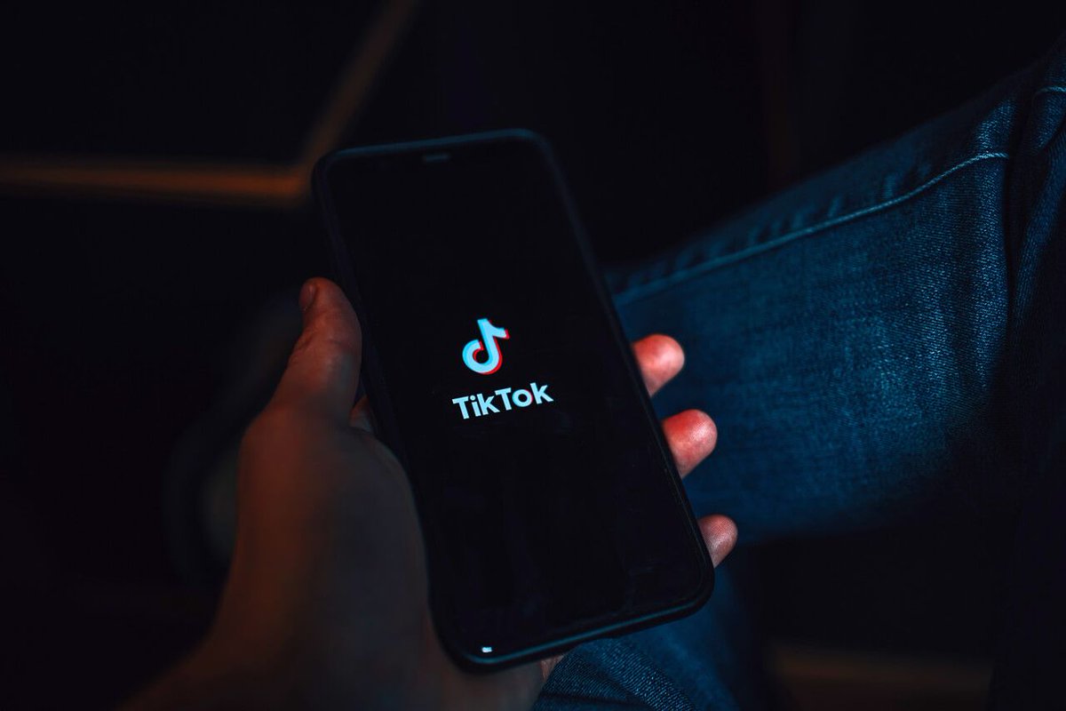 1'700'000 Erwachsene sind auf TikTok! Das sind mindestens 20 % der Schweizer Bevölkerung. Und davon ist nur knapp die Hälfte unter 24 Jahren 😱
Glaubst du nicht? Dann lies' nach: bit.ly/3ubGwKU