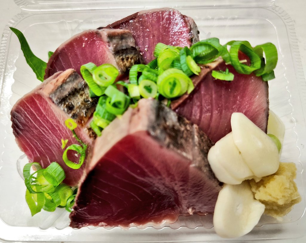 ট ইট র 駅前酒場 5 26 水 メニュー予報 並刺盛 入梅イワシ 活アオヤギ 活〆コチ ワラサ 活アオリイカ 本ズワイガニ 1000円 アオハタ刺身 長崎 600円 アジ酢 350円 カツオたたき 350円 ぬた アオヤギと酢ダコ 350円 あら煮 350円 ヤリイカ