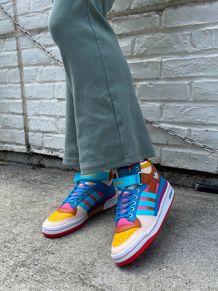 atmos_pink's tweet photo. 🌊💛NOW ON SALE💛🌊
#adidas よりカラフルなカラーがカワイイ✨FORUM MID Wが登場🌀🔆
🛒:https://t.co/QWKzfwASx7
#アディダス #FORUMMID https://t.co/HOKBykMobz