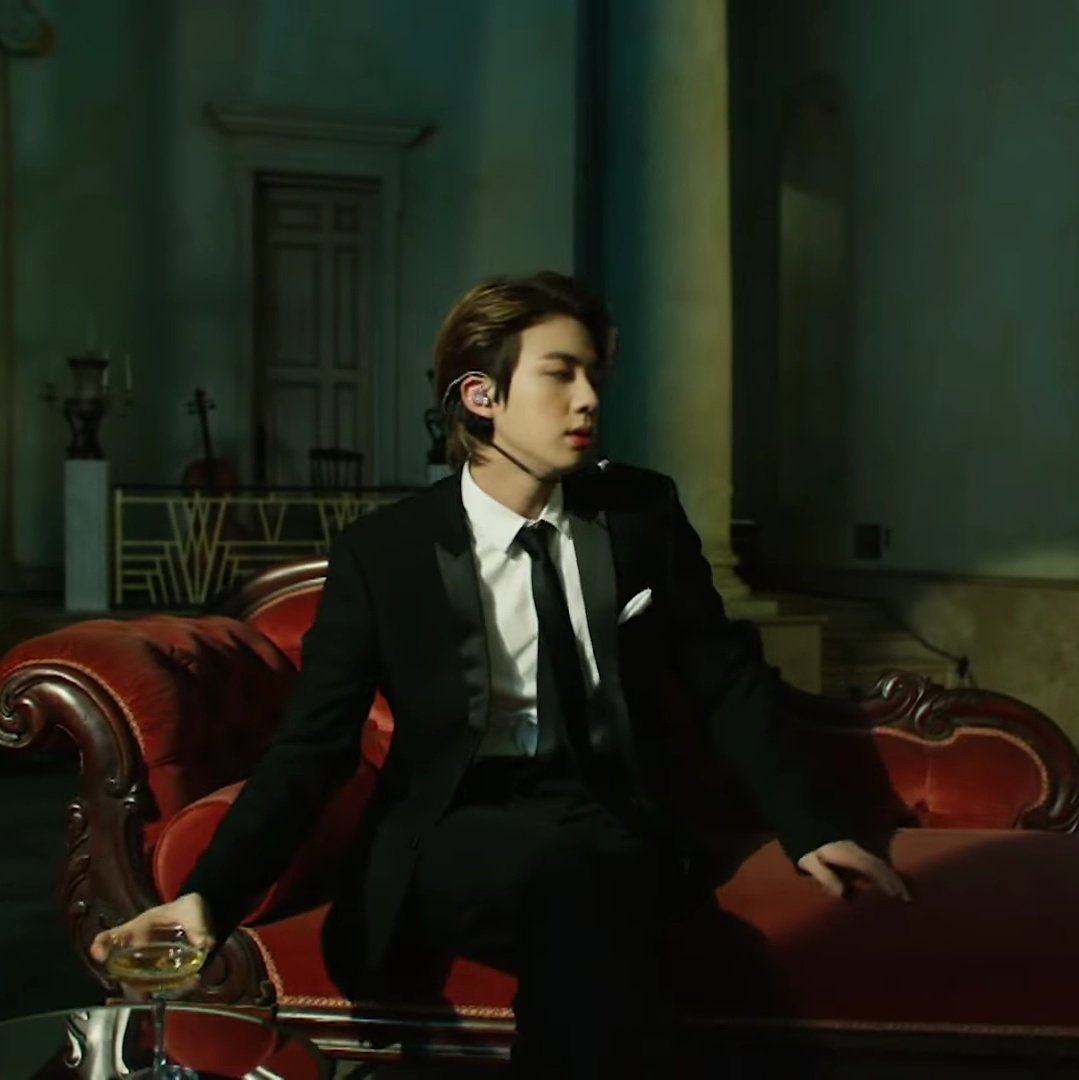 Elymin136's tweet image. me dio una vibra como a vincenzo
seokjin en un drama de mafia SI A TODO
#BTSonLSSC @BTS_twt