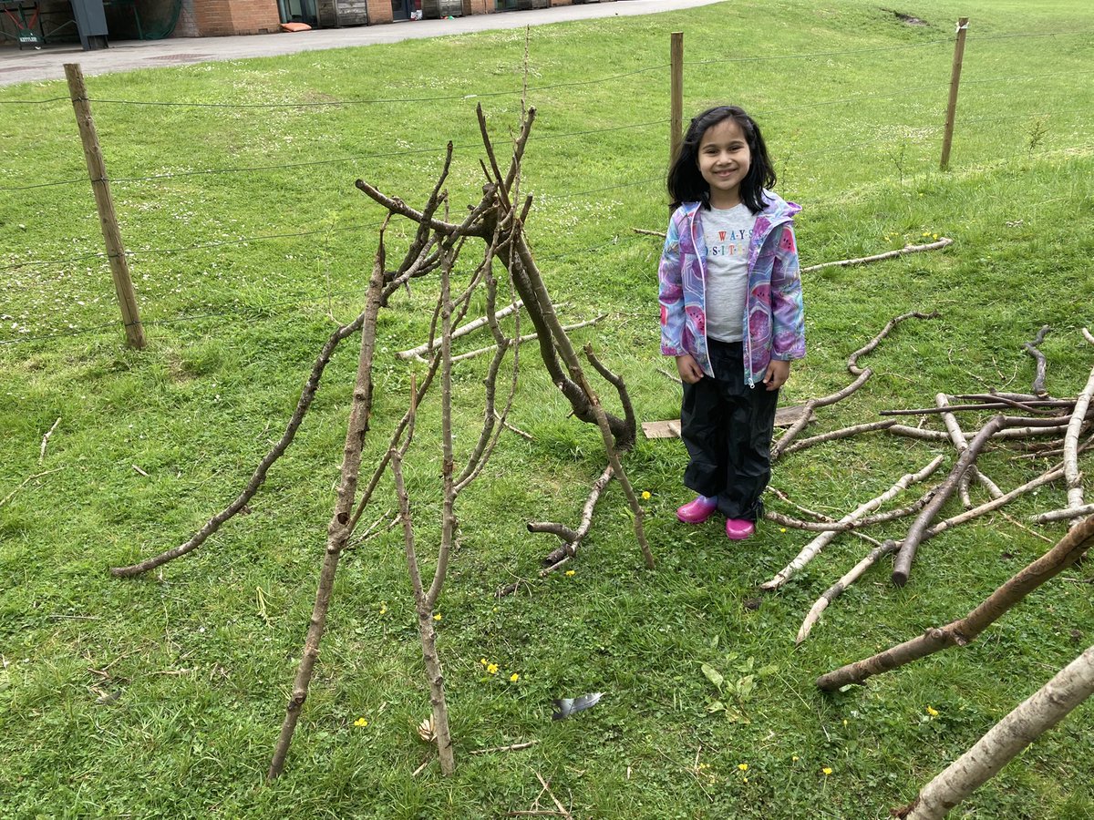 bollinprim2D's tweet photo. I also loved how these girls went off and made a start building their own full-sized tripod shelters. Woo hoo! Why not head off to Dunham and see if you can do this over the holidays? https://t.co/OKgbAKvlhf