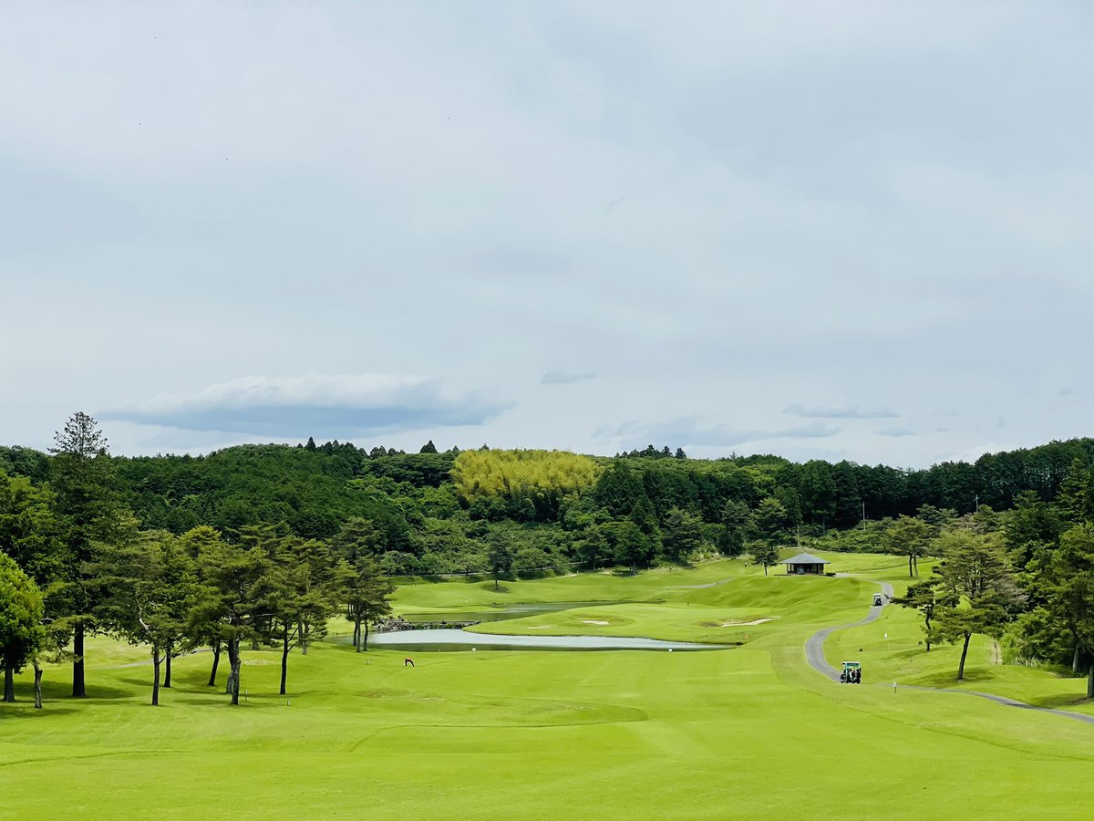 BB_Y's tweet photo. ゴルフ⛳️
セブンハンドレッドクラブでの
ラウンドでした🏌️♂️
天気も良く気持ち良かったです☀️😆
・
これからフットゴルフ⛳️⚽️
楽しんできます😄
•
#ゴルフ
#セブンハンドレッドクラブ
#栃木sc
#快晴
#素晴らしいコース
#OUT48
#IN48 https://t.co/EQfXwAPQnC