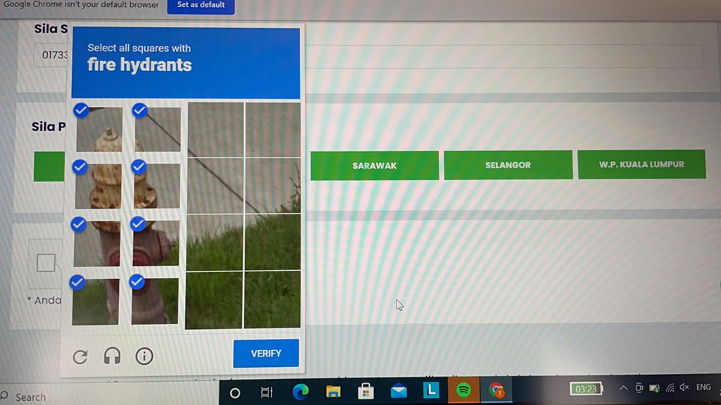 chuaty's tweet photo. I have been filling this so many times google has started to know what I want to fill and yet can’t choose the state. Can’t get in https://t.co/NDXV2jHJup