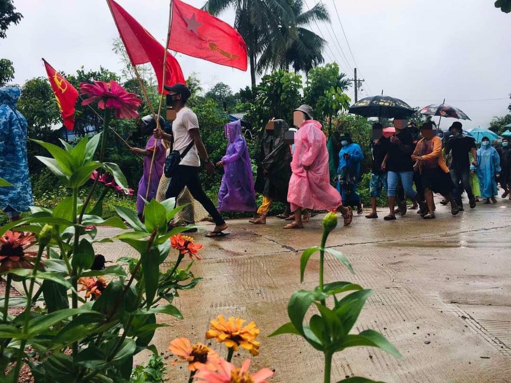 Pro democracy residents from southern Dawei rallied and marched to show their resistance and rejection towards military dictatorship, despite the heavy rain.   #WhatsHappeningInMyanmar #May26Coup