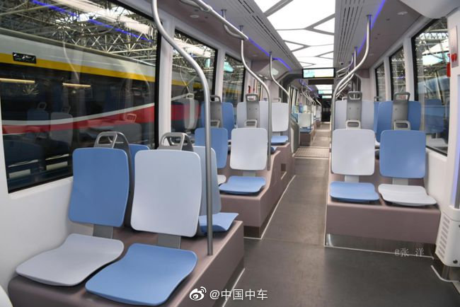 PDChina's tweet photo. China's 1st wirelessly powered tram was recently unveiled in N China’s Tianjin Municipality. Adopting a contactless power supply system, the environmentally-friendly tram is made from carbon fiber and has the advantages of intelligence, comfort, and energy conservation. https://t.co/dvYFJvQVBe