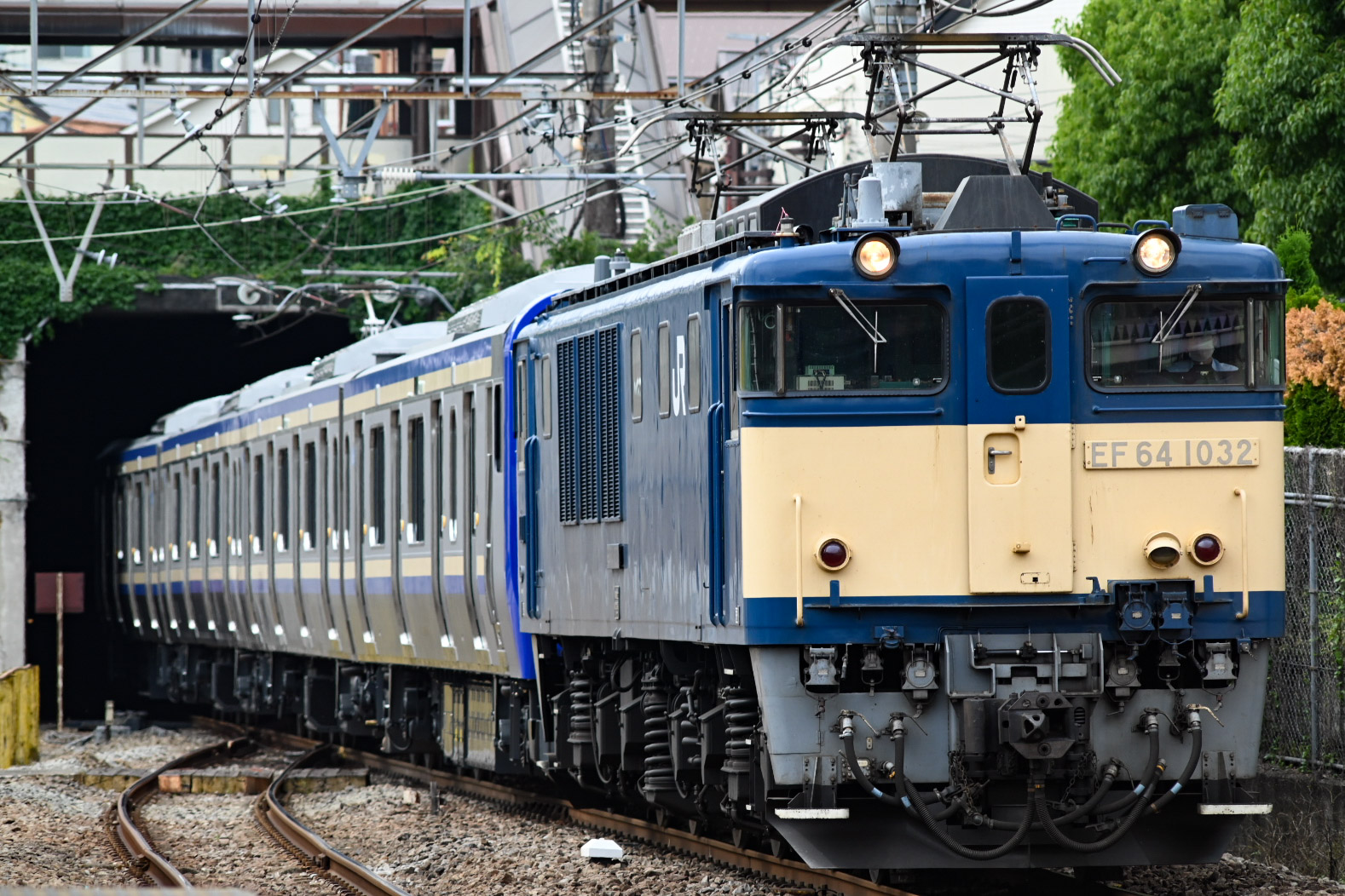 電気機関車EX35記事紹介】 巻頭特集は「新鶴見機関区EF65PF型の1