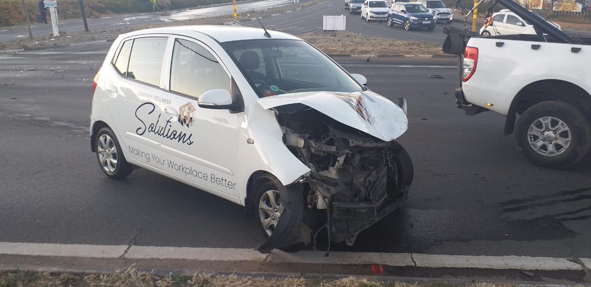 EMER_G_MED's tweet image. 《Greenstone》#TM04 responded to a collision on the corner of Modderfontein &amp;amp; Van Riebeeck Road. One patient with mild injuries decided to go privately to hospital. @GTP_Traffstats @_ArriveAlive @EWNTraffic @News24 @IOL #whensecondscount