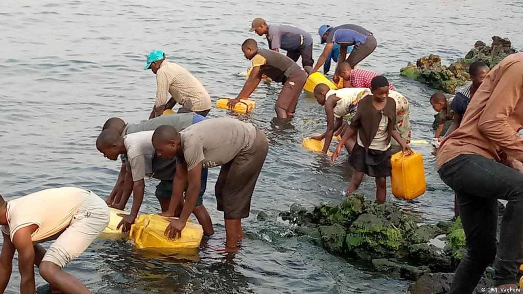 ZMangolopa's tweet photo. #RDC : Nous recommandons au gouvernement @LukondeSama  de s’impliquer dans l���urgence sur la question de la pénurie d’eau qui s’observe dans la ville de #Goma et le territoire de Nyiragongo, touchés par cette catastrophe.

#NyiragongoEruption , @Presidence_RDC , @Evebazaiba https://t.co/n0Lx11sSDw