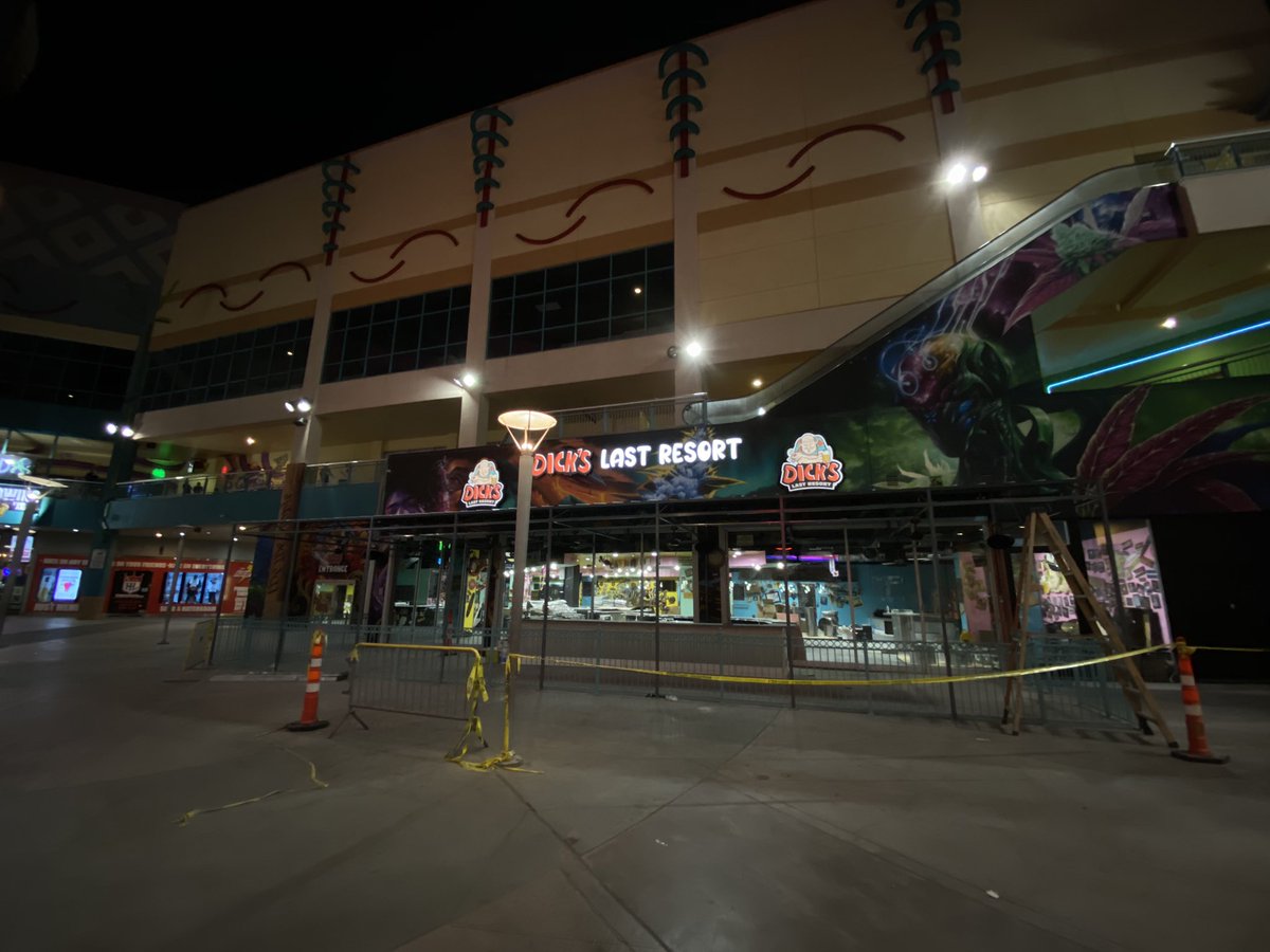 VitalVegas's tweet photo. Dick’s update. #Neonopolis https://t.co/Y6pcUyrlUb