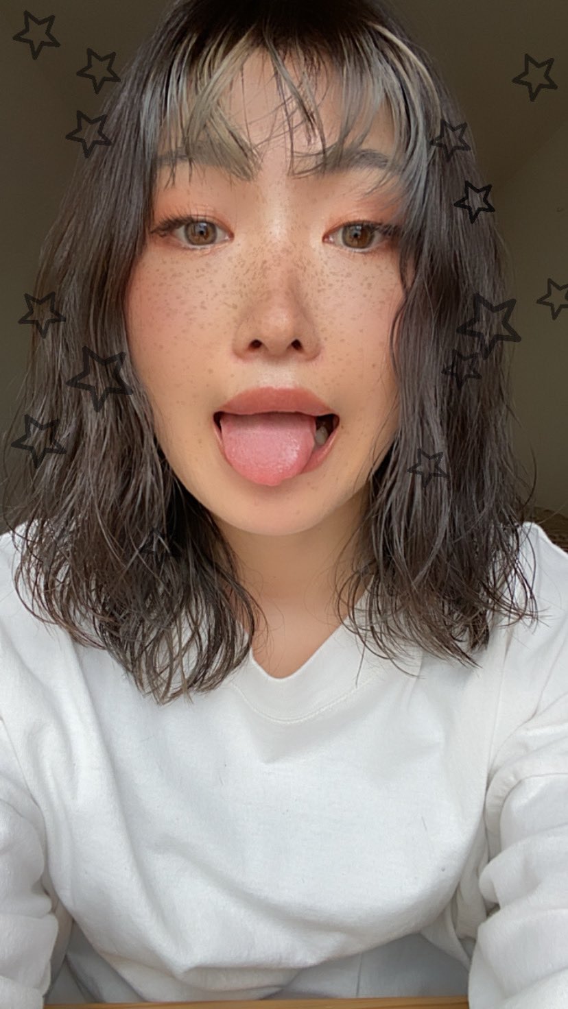 Uki えまってなに前髪邪魔すぎもう2度とやらない評判いいし見た目気に入ってるけどおでこかゆいしうろちょろされるのやだすぎ笑 T Co 2xcpot2pyp Twitter