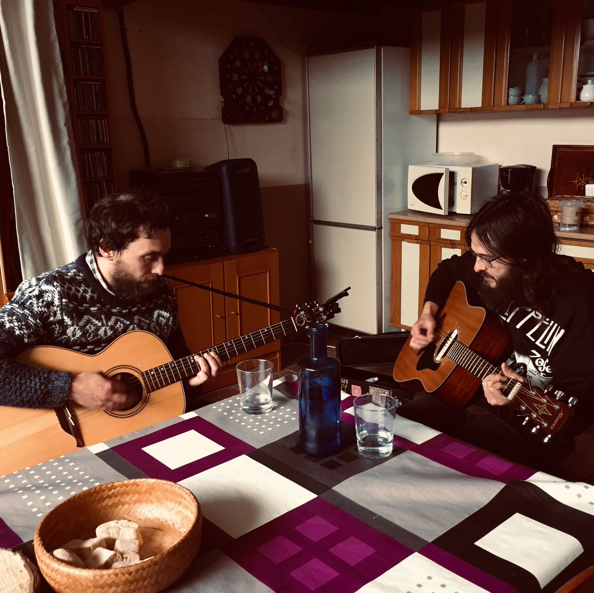 MendialdeaRadio's tweet photo. #DrSax y #Ariyo nos dejaron unas cuantas primicias y tres temazos en directo en 𝐅𝐨𝐨𝐥'𝐬 𝐏𝐚𝐫𝐚𝐝𝐢𝐬𝐞

Giro izugarria izan genuen. Klikatu esteka eta gozatu‼️

🎧Ivoox- https://t.co/DajuGLTtq7
🎧Spotify- https://t.co/czMjPtcRXL

#música #cultura #FoolsParadise https://t.co/PN08ToSQke