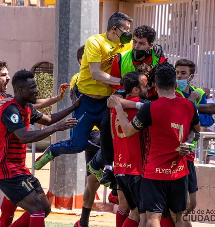 Buenos días ,hoy es uno d estos días que sabes que todo te saldrá bien🧠. A por el miércoles 🚧⚽. Dios al mando