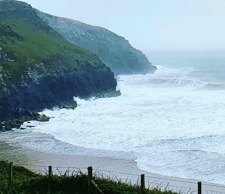 WriterRDavid's tweet image. May: Grey skies, turbulent seas, Lleyn Peninsula 🏴󠁧󠁢󠁷󠁬󠁳󠁿

#wales #author #authorslife #sea #beach