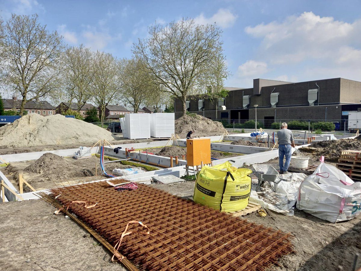 Voorbereidende werkzaamheden in Zundert.  <a href="/zwaluwebouw/">Zwaluwe Bouw</a> realiseert 6 woningen voor @Thuisvester. De woningen worden voorzien van een iCEM-i en met #WTH worden de luchtkanalen en vloerverwarming aangebracht. 

#nieuwbouw  #ventilatie #verwarming #installatietechniek #factoryzero