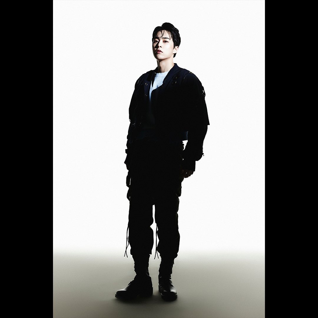 EXOpassion's tweet photo. 210526| تحديث انستقرام smtown بالصور التشويقية الخاصة بألبوم اكسو المميز DFTF.

@weareoneEXO 
-B https://t.co/WR4C0iU9rE