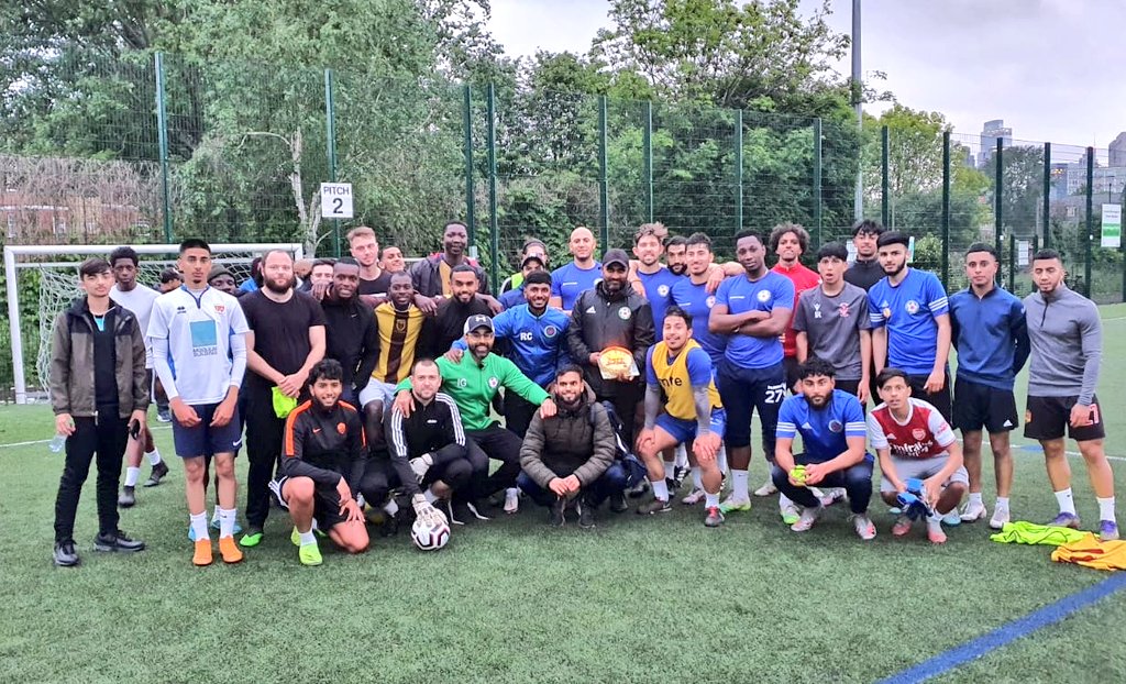 SportingBengal's tweet photo. Back Training last night 💙🐯💙 Was also @arosh433 birthday 🎂 #HBD #TeamSporting ⚽️ https://t.co/8NKzT9eT3Q