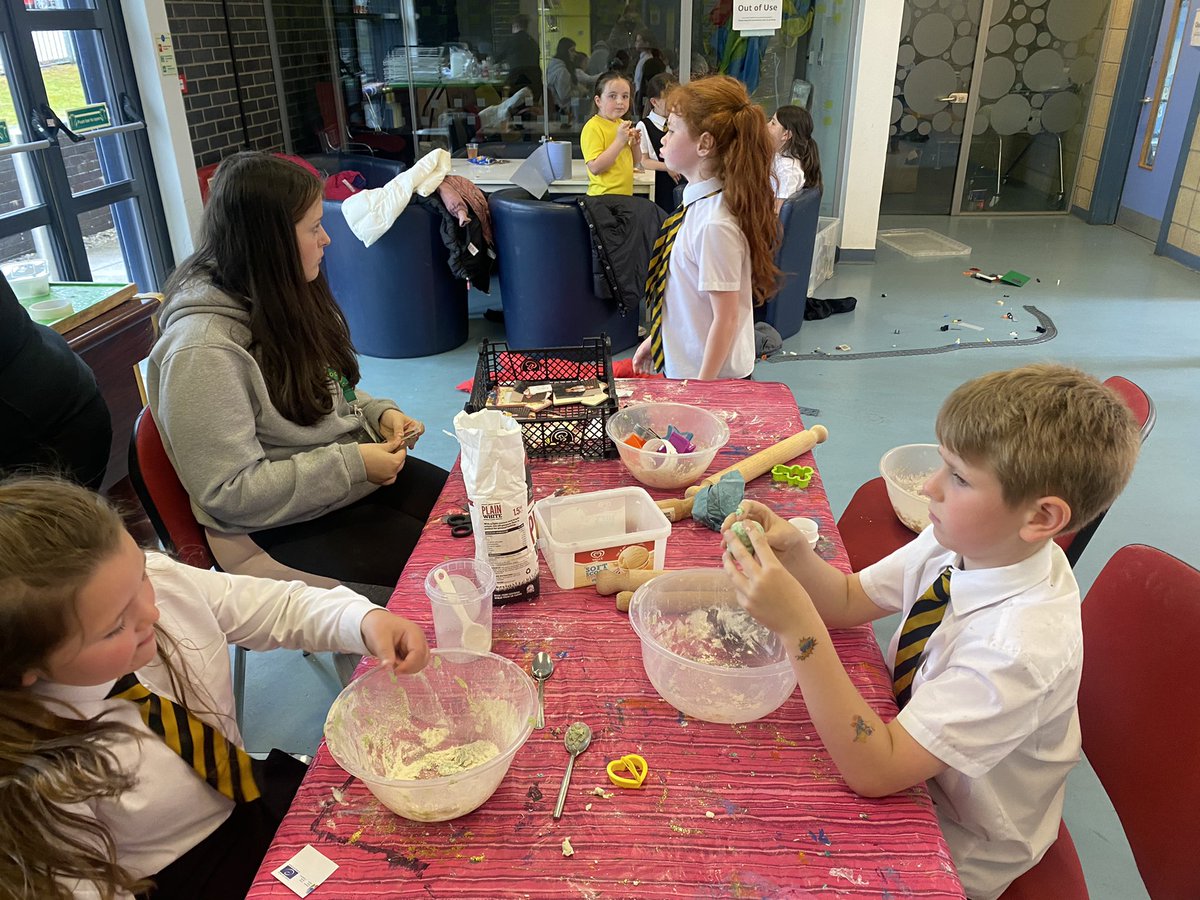 Megan_yuleBACD's tweet photo. Tshirt making, play-dough and lego! 🎨 St Benedicts P1-4 club showing their creative skills off yesterday😊 great young person reminding us to bee safe and wear masks 🐝 #keepsafe #WearAMask #art @Jimmy_FARE @FARE_Scotland @ross_twigg @courtneyb_fare  @StBenedictsPS https://t.co/reFNwBZma4