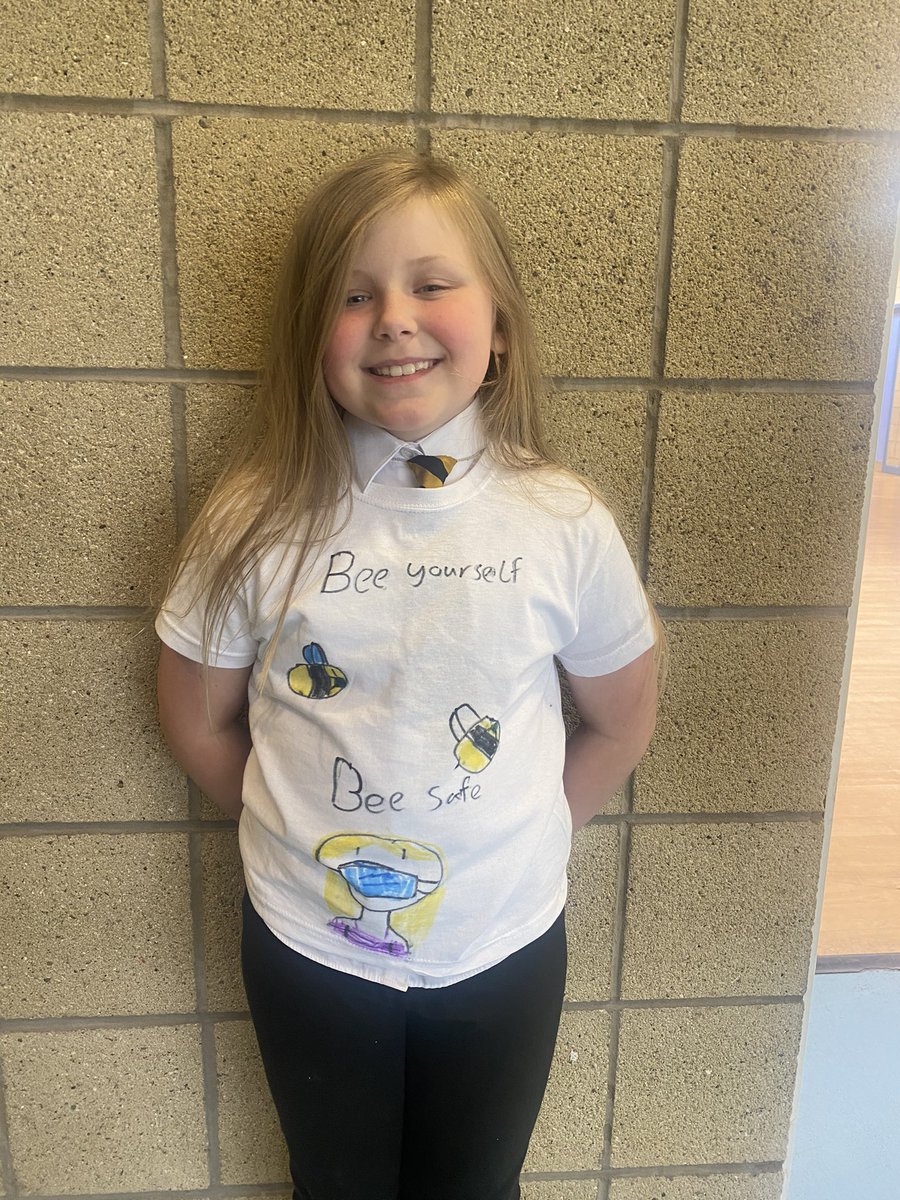 Megan_yuleBACD's tweet photo. Tshirt making, play-dough and lego! 🎨 St Benedicts P1-4 club showing their creative skills off yesterday😊 great young person reminding us to bee safe and wear masks 🐝 #keepsafe #WearAMask #art @Jimmy_FARE @FARE_Scotland @ross_twigg @courtneyb_fare  @StBenedictsPS https://t.co/reFNwBZma4