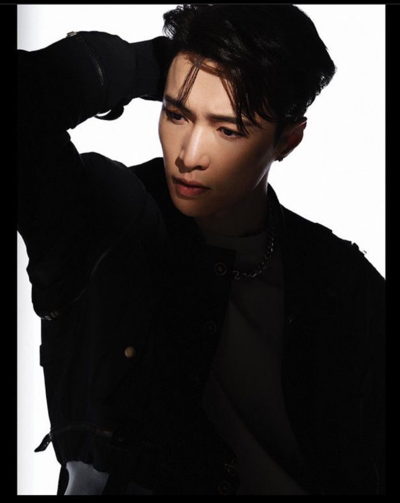 WEXO4ever's tweet photo. How are we doing? We admins are NOT ok! ❤️
We are over the moon that we have our #LAY back!
🐰

#EXOSideOfTheMoon
#LAY_OnRadar 
#YIXING
 #ZhangYixing
#EXO
#DONT_FIGHT_THE_FEELING 
@weareoneEXO @layzhang https://t.co/DjtUebl0hV