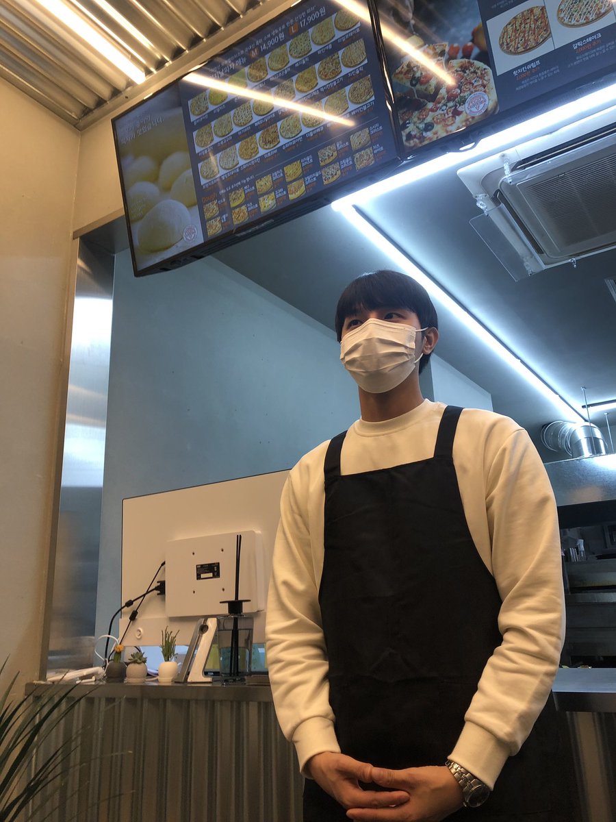 드라마 #사랑이오네요 배우님덜
오랜만에 뭉쳤습니다 와줘서 정말 고맙고 
못만나서 아쉬운 요즘 한핫 찬기형도 태그 
마지막은 일일 알바생 자처한 <a href="/from_mean/">s</a> 
#민찬기 #공다임 #최성민 #이영유 #맹세창
#도우라이크피자응암역촌점