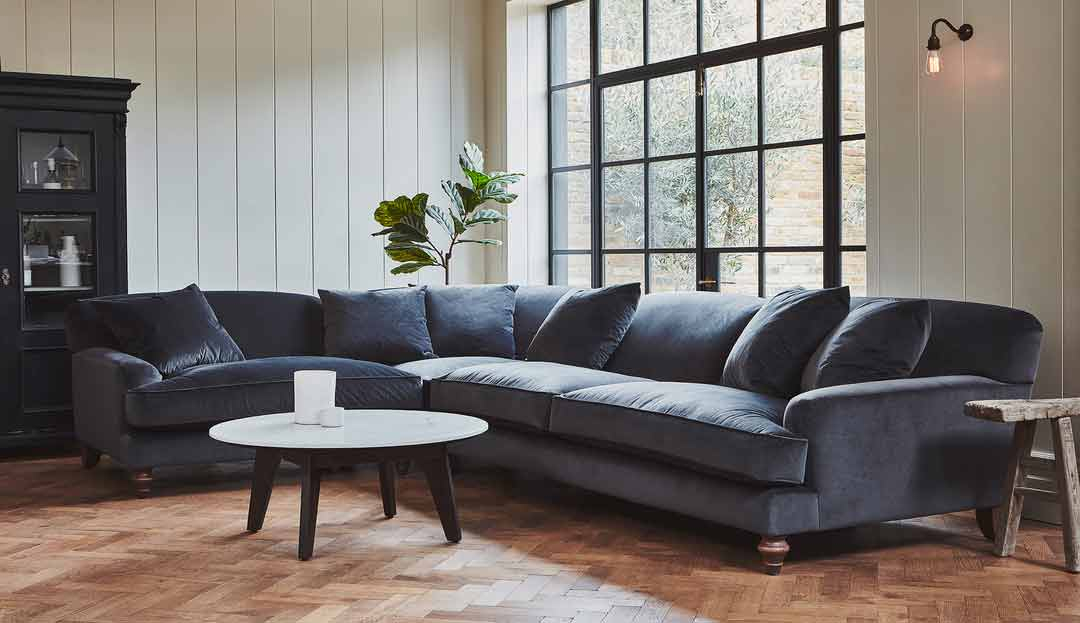 darlingssofas's tweet image. Sink into this gorgeous corner group and you won’t want to get out again. The Galloway Corner Sofa combines to-die-for comfort and classic styling, with a generous, plump deep seat and feather filled scatter cushions, you can do nothing but sit back, relax and enjoy.