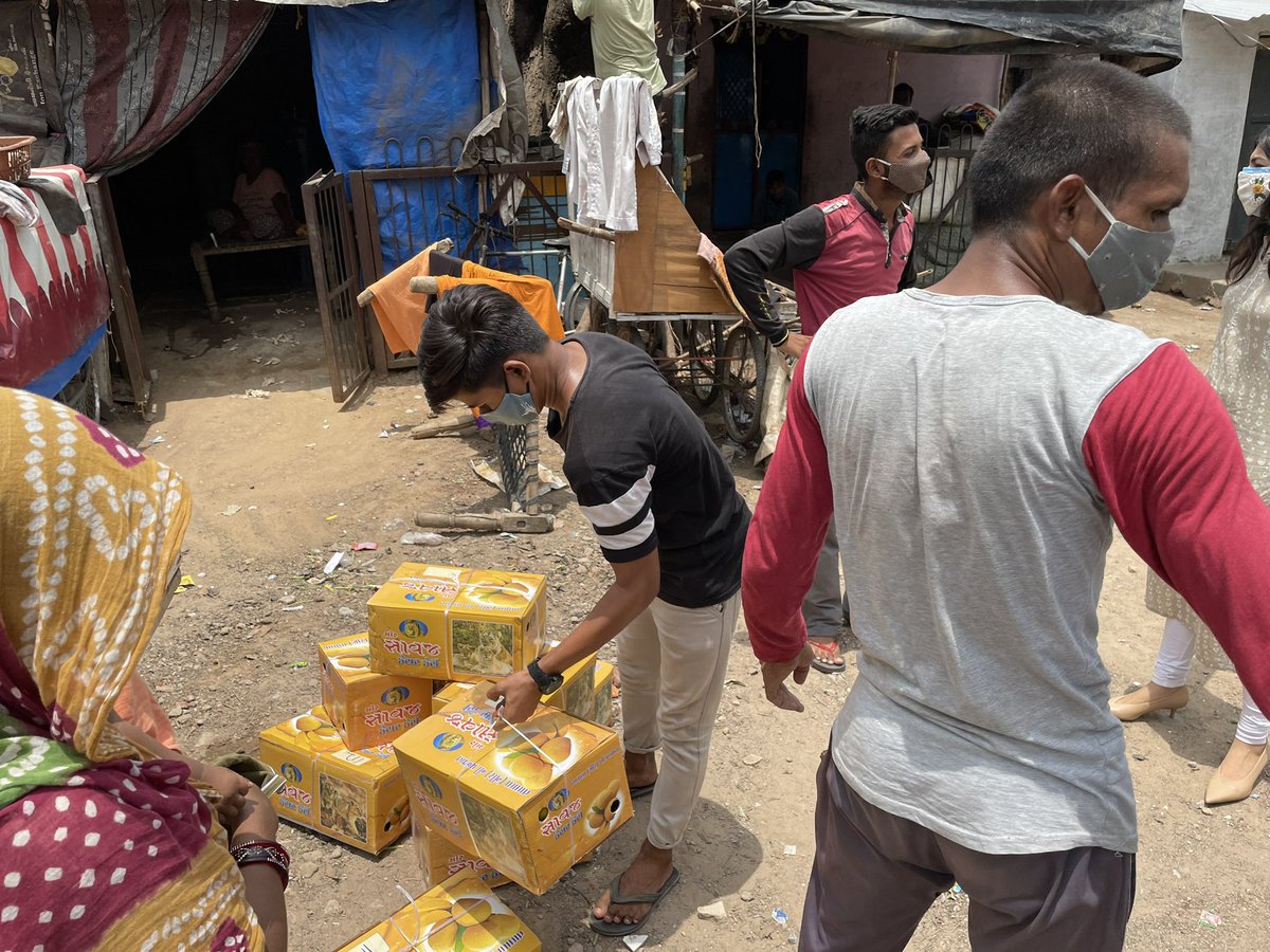 devarshi7893's tweet photo. Mango distribution by team #Sahaay in association with team #Shwas for underprivileged kids at Gulbai Tekra. @zeal1992 @MitraGadhvi @karanghoda https://t.co/GMrGOr2jbw