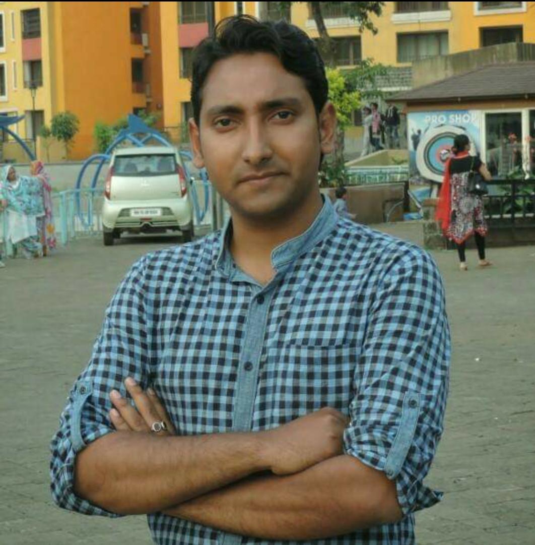 tapaslaha01's tweet photo. @SonuSood Sir, please help my friend Rajib Kundu, 34 years,raise funds who is fighting with Covid19 and needs ECMO. He has 7 years old daughter.needs 40 lacks for this. His savings and claim exhausted already. Needs support to survive. Please help 🙏 https://t.co/cu3QeOcyoQ