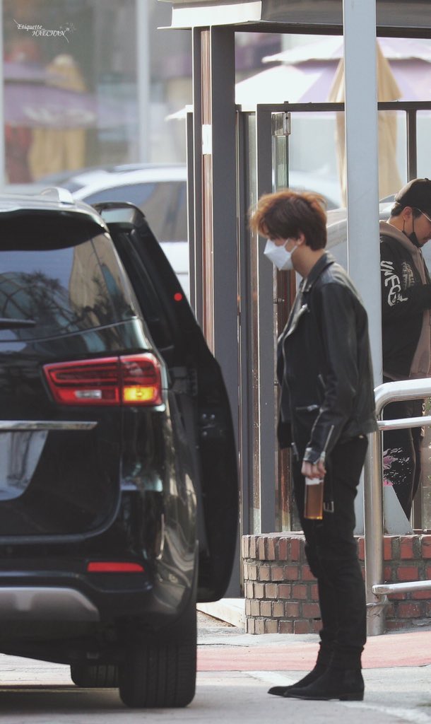 อย่ามัวแต่ถ่ายรูปไอเสือ​ เข้าโรงเรียนได้แล้ว