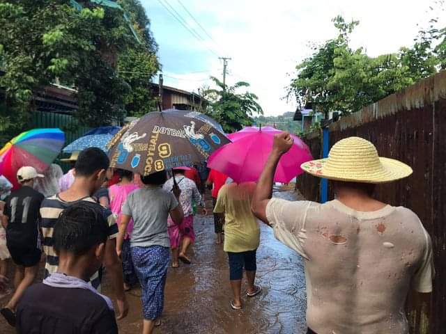 b3rry_y's tweet photo. Multi-Ethnic Main Strike of #Phakant today marched under the rain to protest against the military dictatorship. 
#May26Coup #AuspiceRefugees
#WhatsHappeningInMyanmar https://t.co/VlgRBwnkih