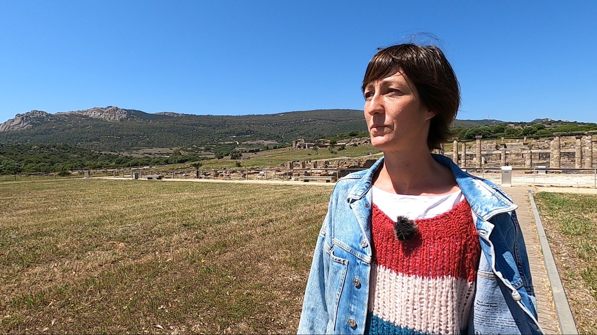 LosRepobladores's tweet photo. Lorena es una #repobladora pura, ya que nació en Madrid. Allí ejercía la profesión de Psicoterapeuta, hasta que descubrió que tenía que encontrar la cordura en el Sur. Concretamente en #Bolonia, donde se hizo cargo de una explotación de cabras payoyas para la producción de quesos https://t.co/EcpH8qt4kT