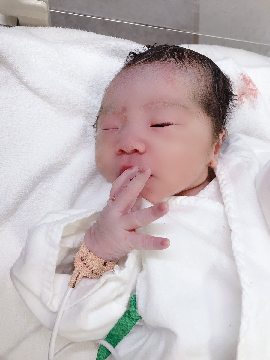 Ramuta_Photo's tweet photo. 【ご報告】

本日、我が家に第一子が誕生いたしました👶

ウチの嫁さんが一生懸命頑張って産んでくれました👩

僕は幸せ者です、、、😇 https://t.co/o2mwP0NvfK
