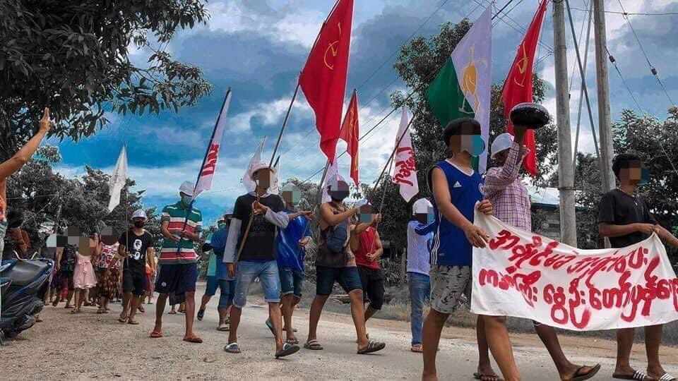 klatpri's tweet photo. A marching strike to oppose dictatorship led by young people was held in Kadatgyi village, Launglon township today. Locals also joined the strike to reinforce the young people who are protesting nonstop.  #AuspiceRefugees #WhatsHappeningInMyanmar #May26Coup #MilkTeaAlliance https://t.co/wroBqturmC