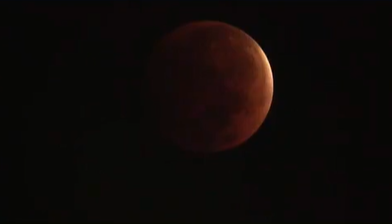 PhilippineStar's tweet photo. TOTAL LUNAR ECLIPSE ON A SUPERMOON  🌑

LOOK: Earth casts a shadow on a supermoon during total lunar eclipse on Wednesday evening. The moon reached its greatest eclipse at 7:18 PM, according to PAGASA. (Screenshots/PAGASA) https://t.co/zsFQjQNMRz