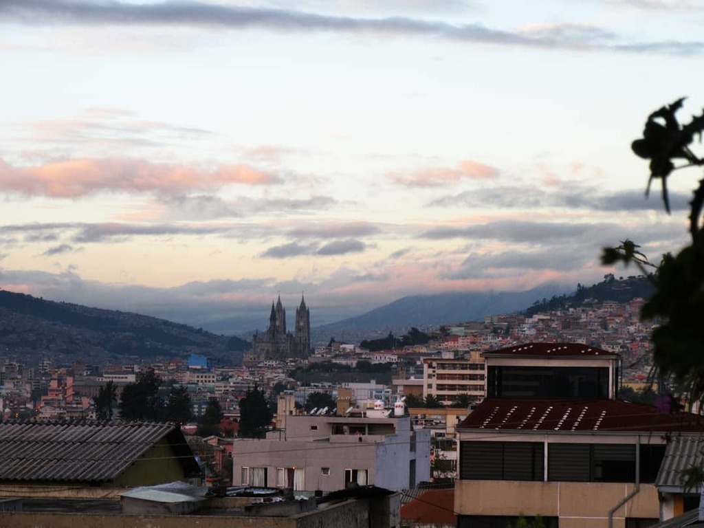 frandelatob's tweet photo. Cuando amanece
#quitoecuador #amanecer #ciudad #paisajeurbano #novieleclipse #viamanecer #cieloquiteño #skystyles #eclipse #eclipsetotal
#skystyles_gf #nohaycielocomoeldequito #cielodequito #buendía https://t.co/b09zwKRjq8 https://t.co/BVsD1DZCiF