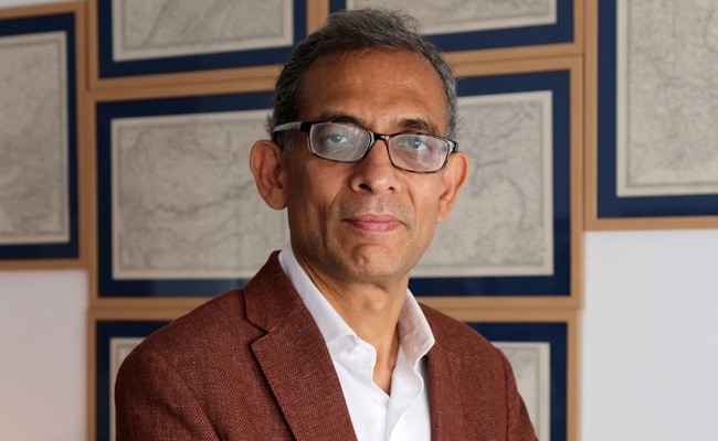 ndtvfeed's tweet photo. Abhijit Banerjee Calls On India To Boost Pandemic Support Spending https://t.co/oVHLWS5EKK https://t.co/mOnKrIYyo8